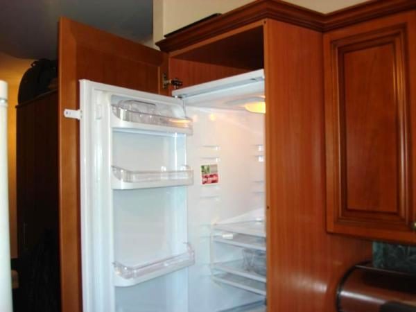  Fachada en el refrigerador incorporado