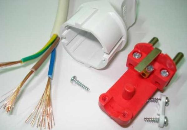  Reparación de enchufe eléctrico.
