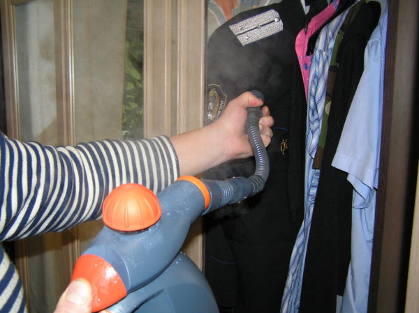 Limpiador a vapor para la limpieza de ropa.