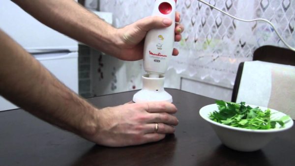  Picar las verduras con una licuadora