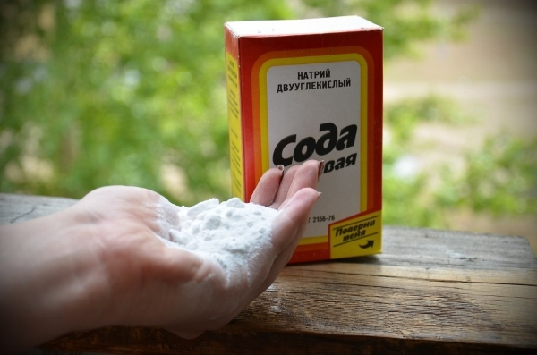  Elimina el olor en el refrigerador con bicarbonato de sodio.