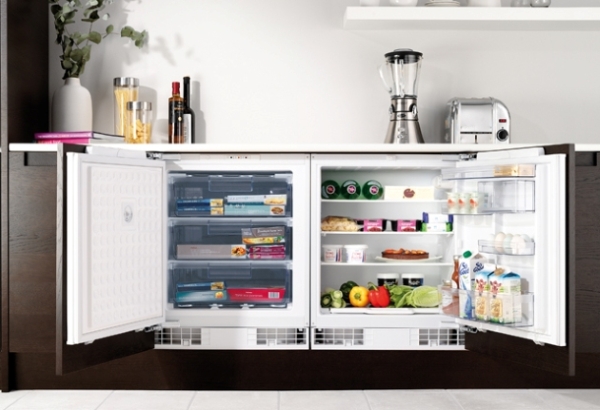  Refrigerador en el interior de la cocina.