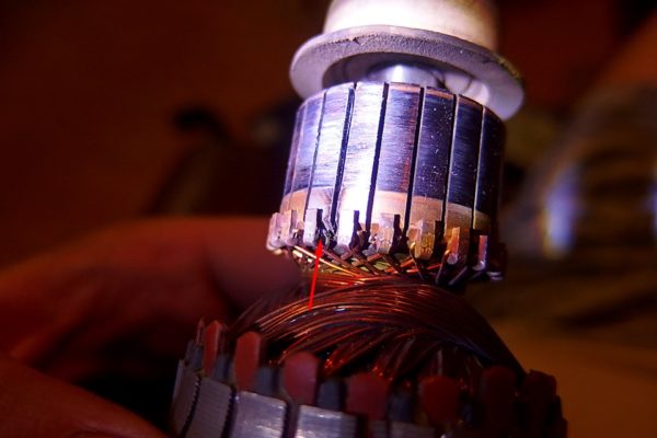  Cortocircuito del motor de vacío