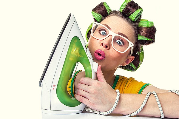  Chica con un hierro verde