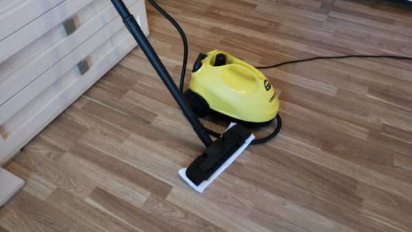  Lavar el laminado con un limpiador a vapor.