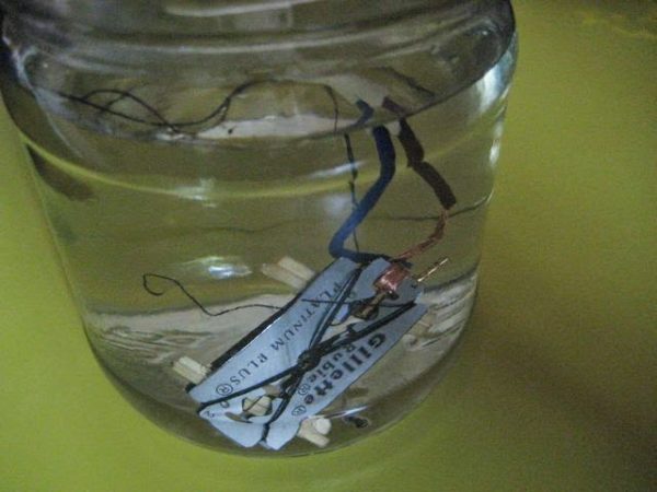  Agua hirviendo en una lata