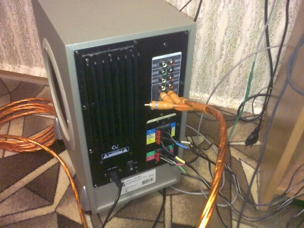  Cables al subwoofer