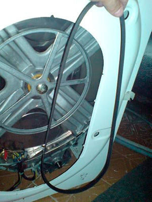  Cinturón voló en la lavadora.