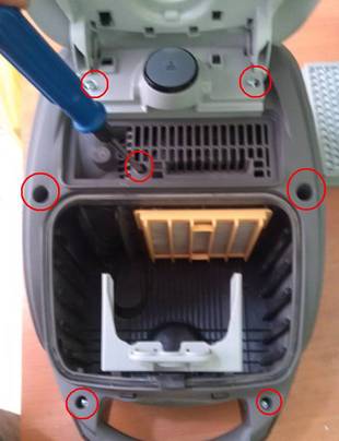  Retirar los tornillos de montaje de la carcasa.