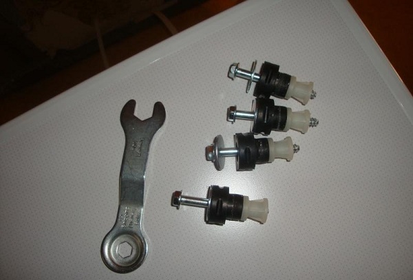  Tornillos y llave