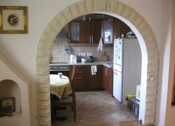  Arco en lugar de la puerta.