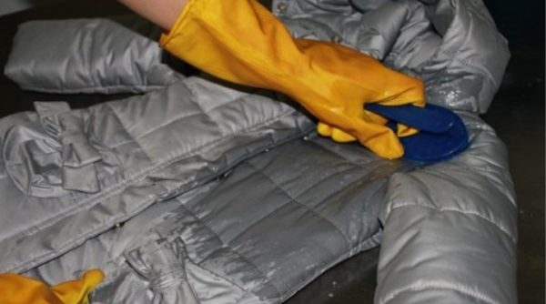  Preparar la chaqueta para el lavado.