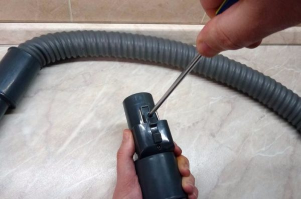  Controllo del tubo dell'aspirapolvere