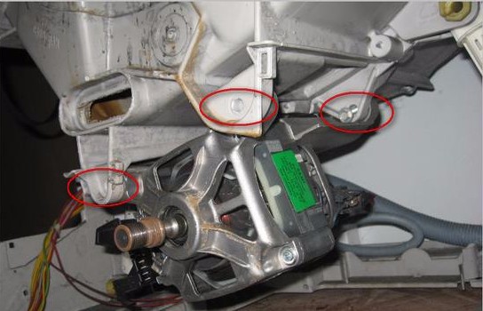  Extracción del motor de la lavadora.