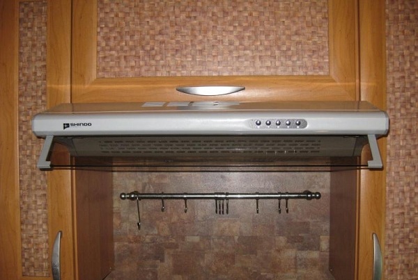  Campana extractora en la cocina.