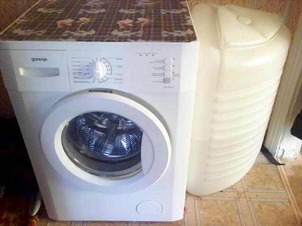  Máquina com tanque de água