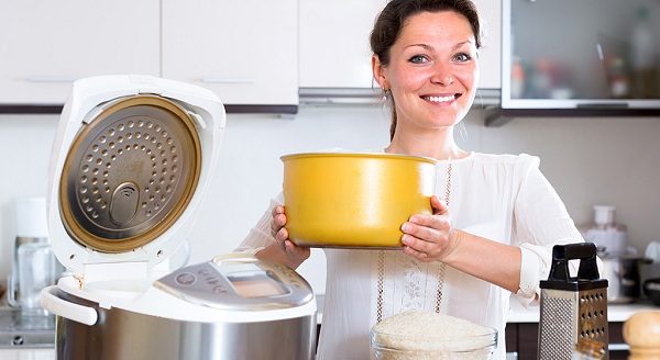 Olla de barro con un tazón amarillo