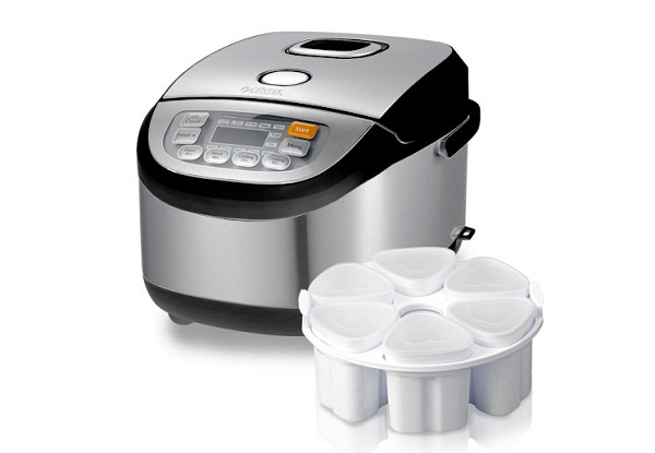 Multicooker con un juego de tarros.