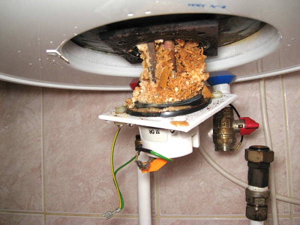  Depósitos dentro del tanque.