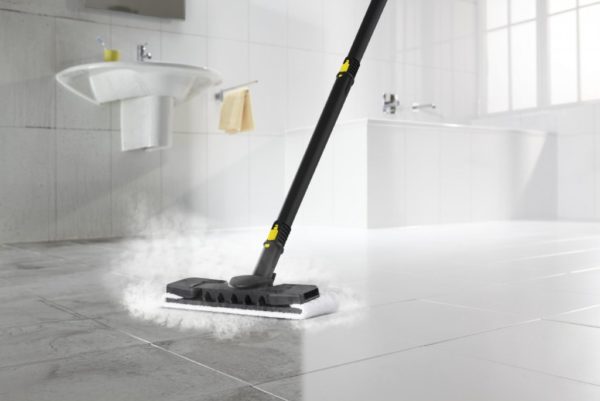  Karcher trapeador de vapor en el trabajo