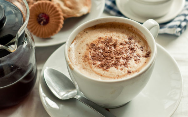  Hacer capuchino en una máquina de café