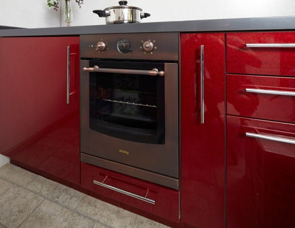 Horno eléctrico empotrado con un ancho de 45 cm.