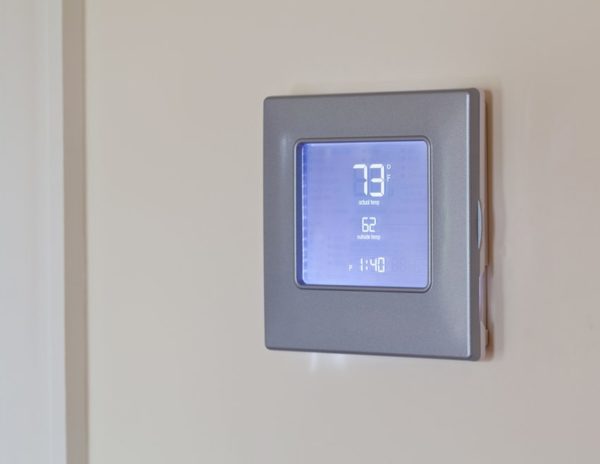  Termostato electrónico en la pared.