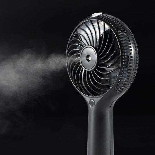  Ventilador con humidificador de vapor.