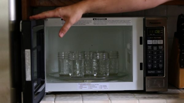 Cómo esterilizar los bancos en el microondas.
