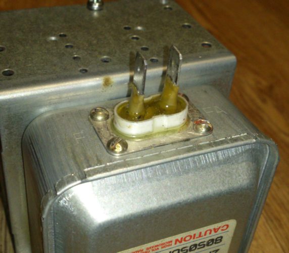  Desglose del magnetrón de microondas
