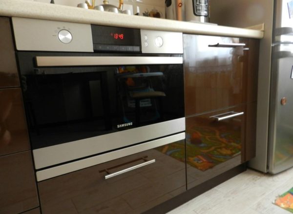  Horno con microondas en la cocina.