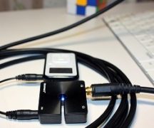  Conecta dos pares de auriculares a una computadora