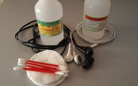  Cuffie, cotton fioc e liquidi