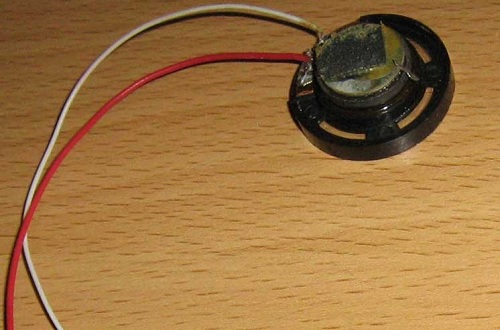 Altavoz con cables