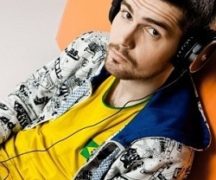  Chico con auriculares