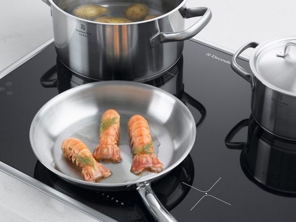  Utensilios de cocina en la estufa