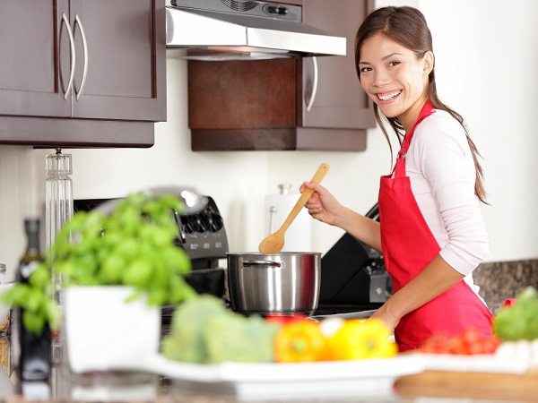  Chica en la cocina