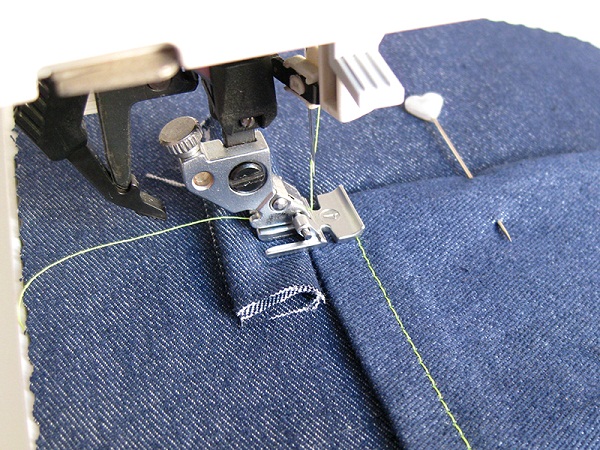  Jeans en la máquina de coser