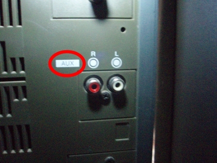  Salida AUX en el panel del centro de música