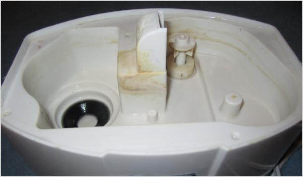  Escala en la superficie del humidificador.