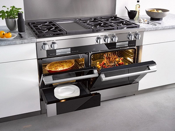  Cocina a gas con horno eléctrico.