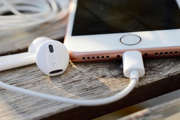 iPhone 7 y auriculares