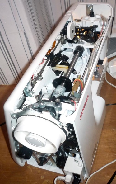  Máquina de coser en el interior