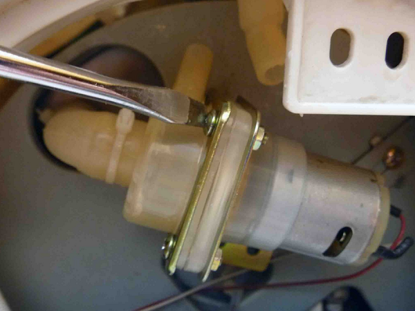  Desatornillar tornillos
