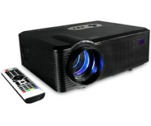  Proyector y mando a distancia.