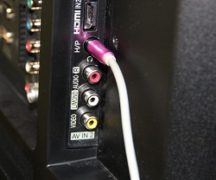  Cómo conectar el centro de música al televisor.