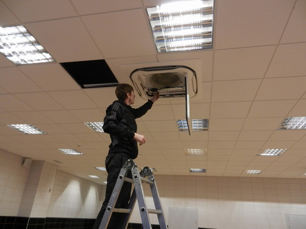  Instalación de aire acondicionado de techo.