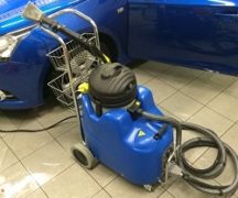  Limpiar el coche con un generador de vapor.