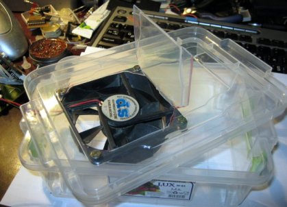  Recipiente de plástico con ventilador