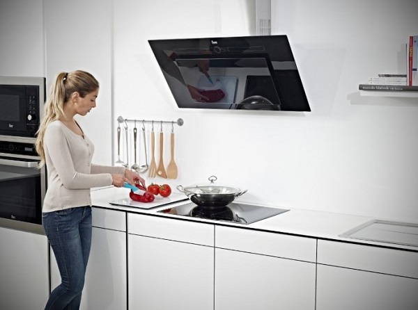  Campana extractora en la cocina.